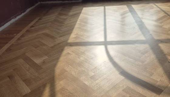 Posa parquet a spina a Brescia